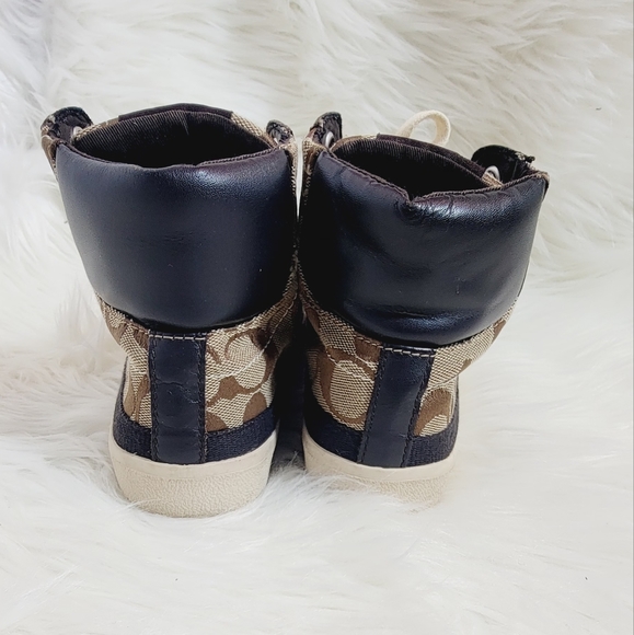 Coach - Picture 4 of 8